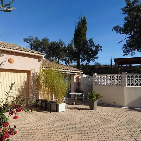 La Golondrina Avec Sa Piscine, Au Calme. *